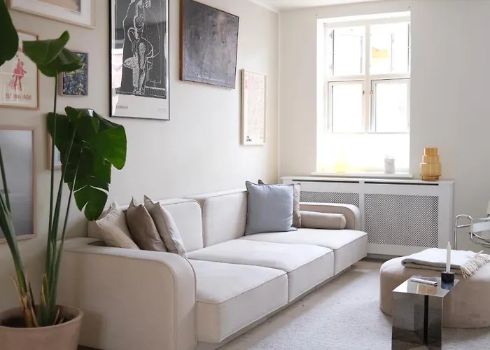 Light And Modern Apartment With Green Courtyard